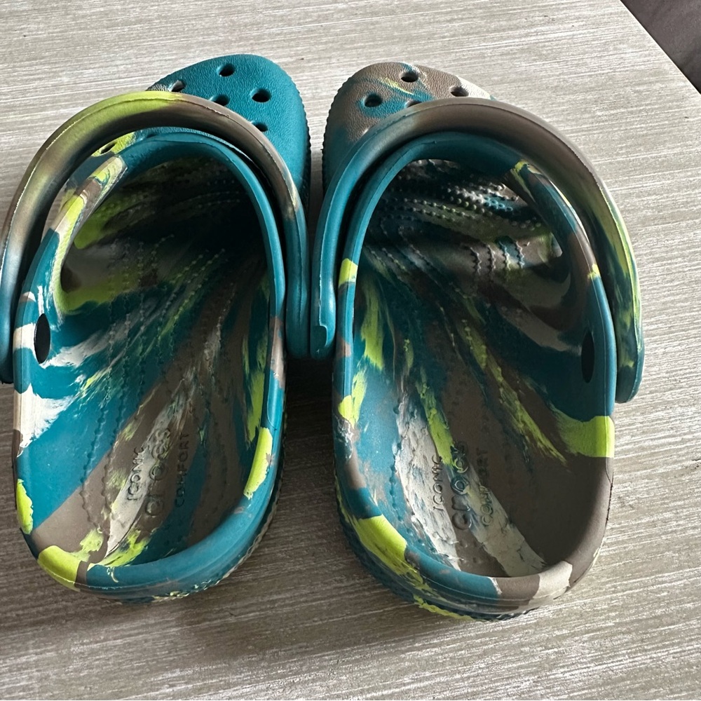 Marbled Crocs - Picture 3 of 7